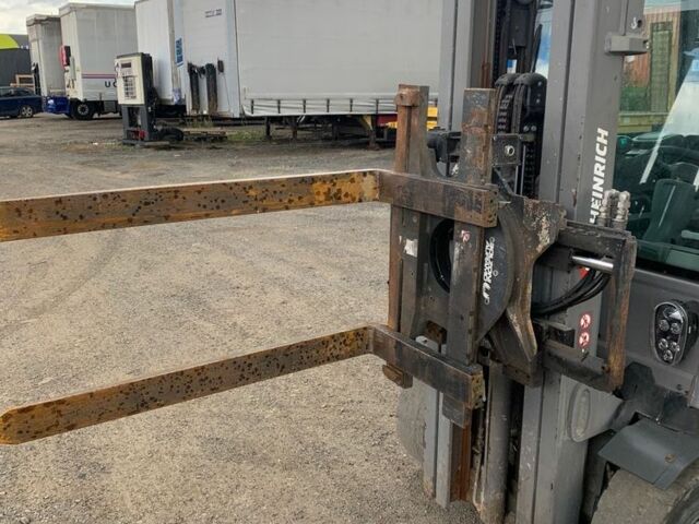 ГАЗ 3110 Волга, объемом двигателя 2.45 л и пробегом 0 тыс. км за 19348 $, фото 2 на Automoto.ua