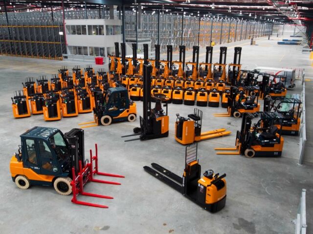 ГАЗ 3110 Волга 2022 у Києві на Automoto.ua ГАЗ 3110 Волга, об'ємом двигуна 2.45 л та пробігом 0 тис. км за 11880 $, фото 1 на Automoto.ua