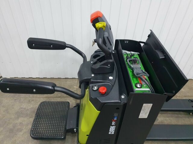 ГАЗ 3110 Волга, объемом двигателя 2.45 л и пробегом 0 тыс. км за 1170 $, фото 8 на Automoto.ua