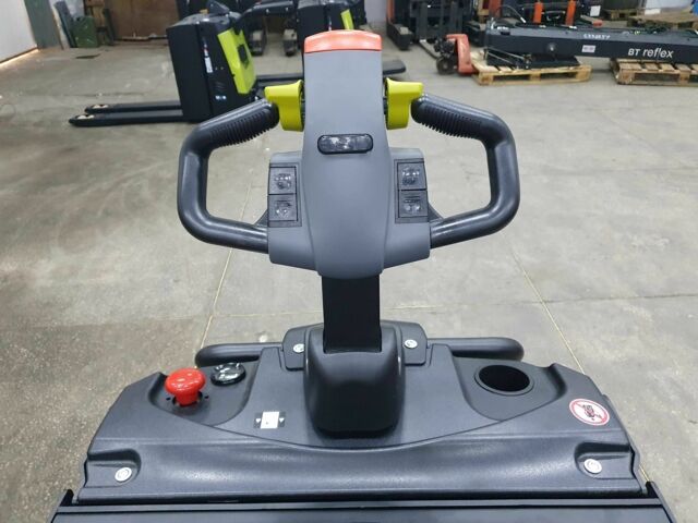 ГАЗ 3110 Волга, объемом двигателя 2.45 л и пробегом 0 тыс. км за 1170 $, фото 1 на Automoto.ua