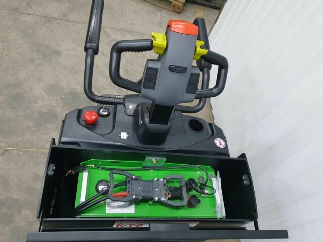 ГАЗ 3110 Волга, объемом двигателя 2.45 л и пробегом 0 тыс. км за 1170 $, фото 9 на Automoto.ua