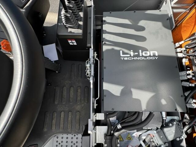 ГАЗ 3110 Волга, объемом двигателя 2.45 л и пробегом 0 тыс. км за 29751 $, фото 17 на Automoto.ua