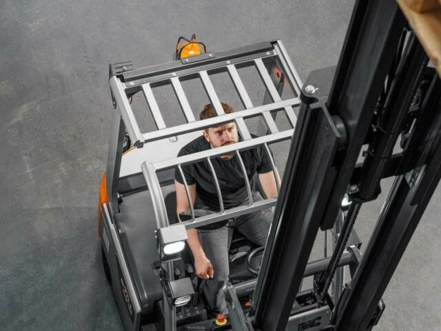 ГАЗ 3110 Волга, объемом двигателя 2.45 л и пробегом 0 тыс. км за 29751 $, фото 10 на Automoto.ua