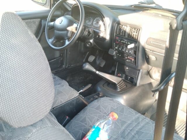 Серый ГАЗ 3110 Волга, объемом двигателя 2 л и пробегом 110 тыс. км за 2000 $, фото 2 на Automoto.ua