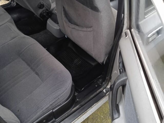 Сірий ГАЗ 3110 Волга, об'ємом двигуна 3 л та пробігом 200 тис. км за 711 $, фото 3 на Automoto.ua