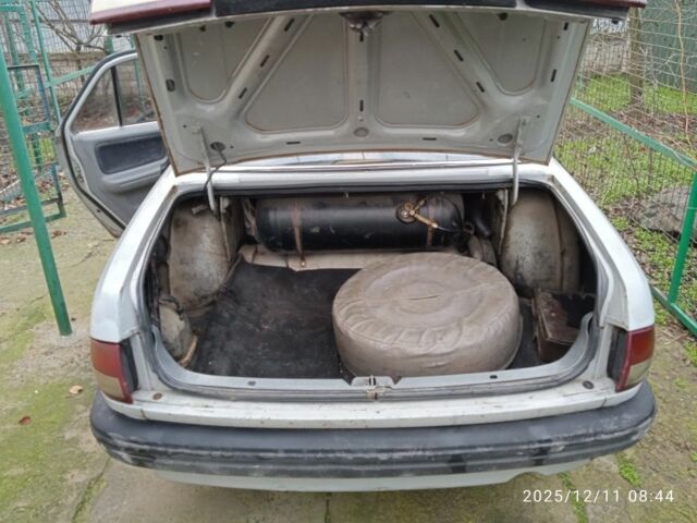 Сірий ГАЗ 3110 Волга, об'ємом двигуна 3 л та пробігом 200 тис. км за 711 $, фото 1 на Automoto.ua