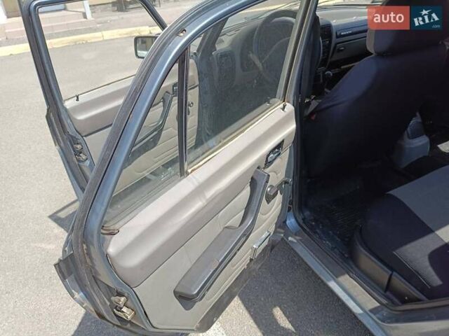 Сірий ГАЗ 3110 Волга, об'ємом двигуна 2.1 л та пробігом 70 тис. км за 2000 $, фото 2 на Automoto.ua