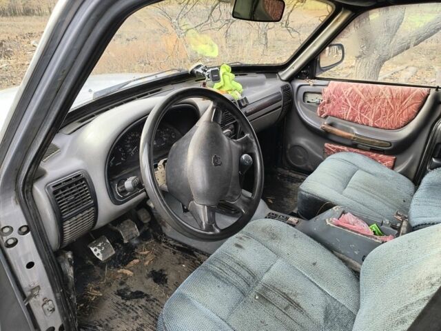 Серый ГАЗ 3110 Волга, объемом двигателя 2.5 л и пробегом 400 тыс. км за 595 $, фото 6 на Automoto.ua