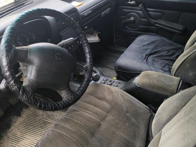 Серый ГАЗ 3110 Волга, объемом двигателя 2.5 л и пробегом 300 тыс. км за 600 $, фото 3 на Automoto.ua