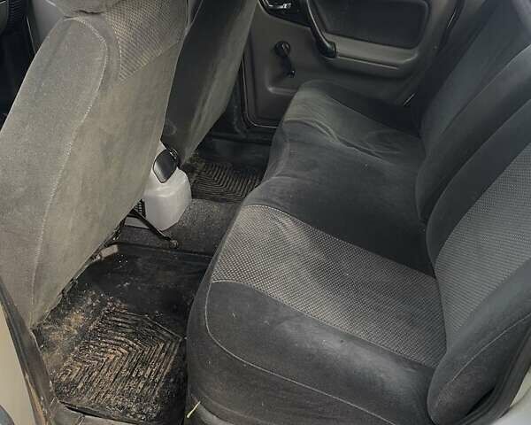 Серый ГАЗ 3110 Волга, объемом двигателя 2.4 л и пробегом 199 тыс. км за 1809 $, фото 4 на Automoto.ua