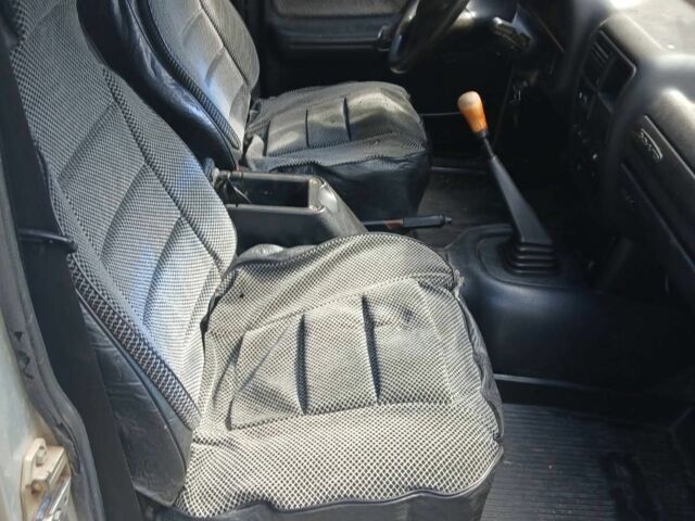 ГАЗ 3110 Волга 2003 у Умани на Automoto.ua Сірий ГАЗ 3110 Волга, об'ємом двигуна 2.3 л та пробігом 244 тис. км за 692 $, фото 1 на Automoto.ua