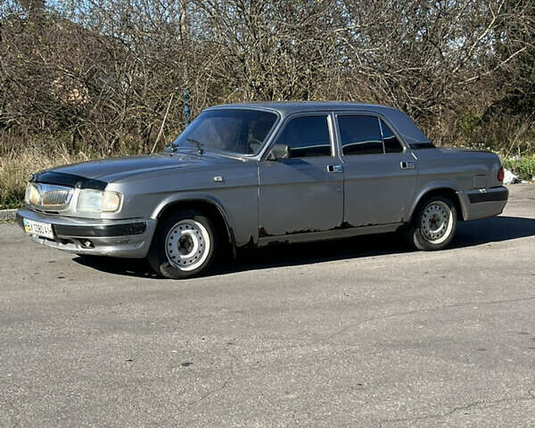 ГАЗ 3110 Волга 2003 у Летичеве на Automoto.ua Сірий ГАЗ 3110 Волга, об'ємом двигуна 2.4 л та пробігом 106 тис. км за 650 $, фото 2 на Automoto.ua