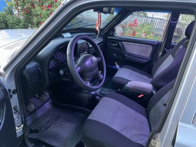 Сірий ГАЗ 3110 Волга, об'ємом двигуна 2.4 л та пробігом 40 тис. км за 55000 $, фото 2 на Automoto.ua