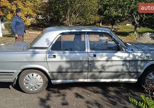 Серый ГАЗ 3110 Волга, объемом двигателя 2.45 л и пробегом 144 тыс. км за 2000 $, фото 3 на Automoto.ua