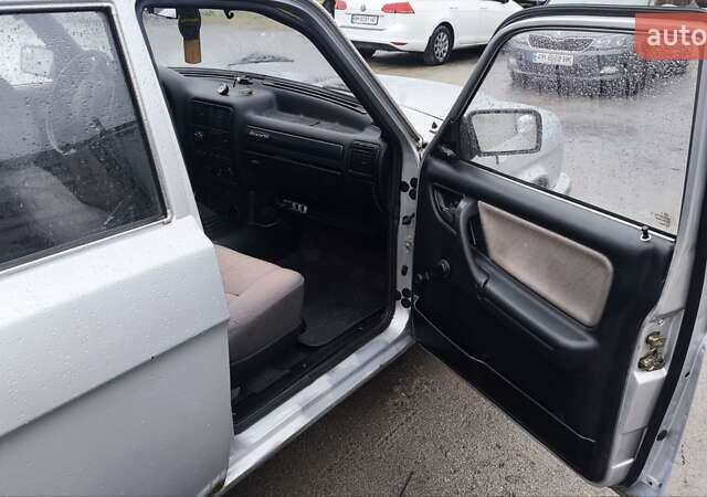 Сірий ГАЗ 3110 Волга, об'ємом двигуна 2.4 л та пробігом 90 тис. км за 1500 $, фото 4 на Automoto.ua
