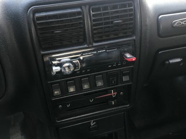 Серый ГАЗ 3110 Волга, объемом двигателя 2.3 л и пробегом 276 тыс. км за 900 $, фото 5 на Automoto.ua