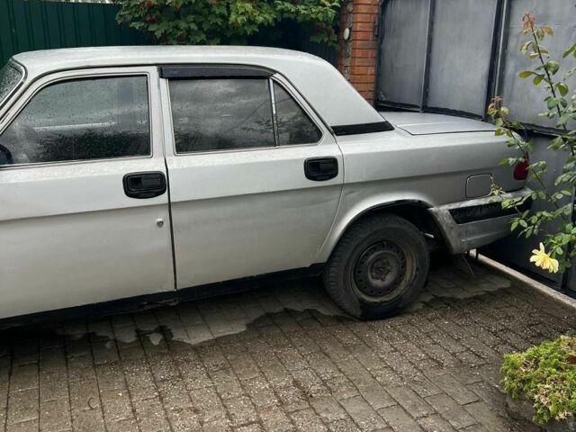 Серый ГАЗ 3110 Волга, объемом двигателя 2.4 л и пробегом 100 тыс. км за 699 $, фото 2 на Automoto.ua