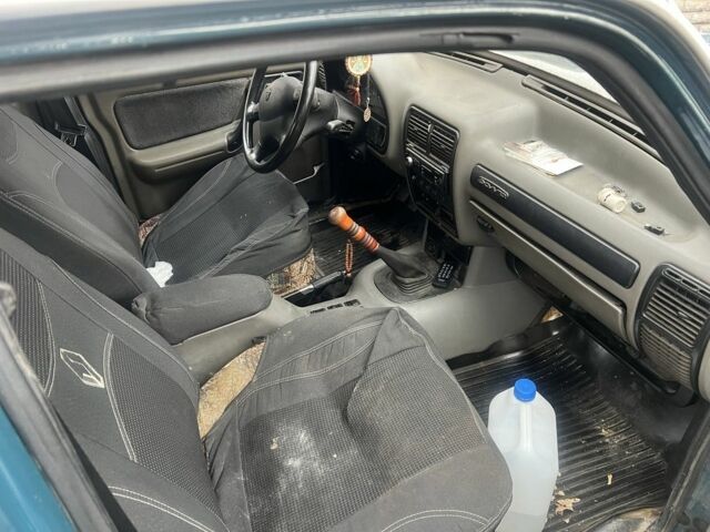 Синий ГАЗ 3110 Волга, объемом двигателя 2.4 л и пробегом 100 тыс. км за 332 $, фото 5 на Automoto.ua