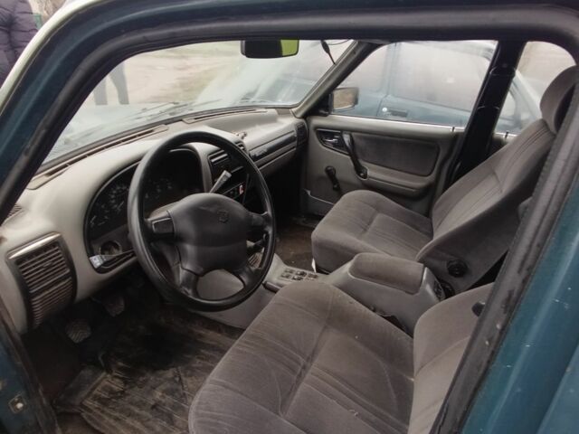 Синий ГАЗ 3110 Волга, объемом двигателя 2.5 л и пробегом 111 тыс. км за 480 $, фото 4 на Automoto.ua