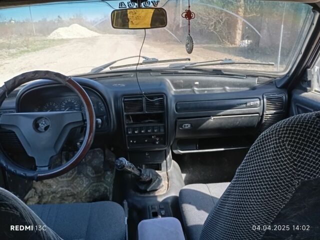 Синий ГАЗ 3110 Волга, объемом двигателя 2.4 л и пробегом 100 тыс. км за 650 $, фото 4 на Automoto.ua