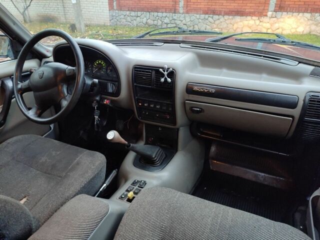 Зелений ГАЗ 3110 Волга, об'ємом двигуна 2.4 л та пробігом 200 тис. км за 950 $, фото 4 на Automoto.ua