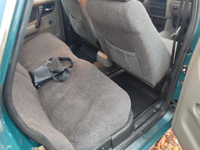 Зелений ГАЗ 3110 Волга, об'ємом двигуна 2.4 л та пробігом 200 тис. км за 950 $, фото 5 на Automoto.ua