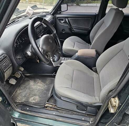 Зеленый ГАЗ 3110 Волга, объемом двигателя 2.5 л и пробегом 100 тыс. км за 950 $, фото 2 на Automoto.ua