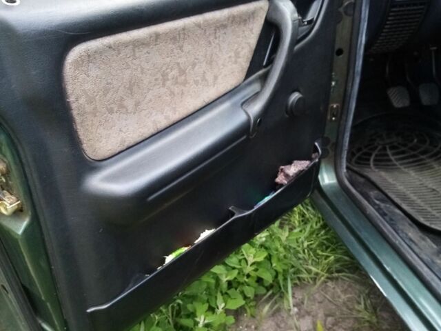 Зеленый ГАЗ 3110 Волга, объемом двигателя 2.8 л и пробегом 33 тыс. км за 5000 $, фото 7 на Automoto.ua