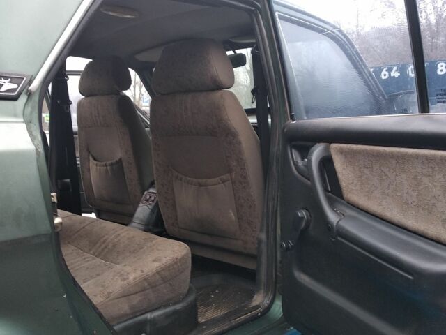 Зеленый ГАЗ 3110 Волга, объемом двигателя 2.3 л и пробегом 250 тыс. км за 616 $, фото 12 на Automoto.ua