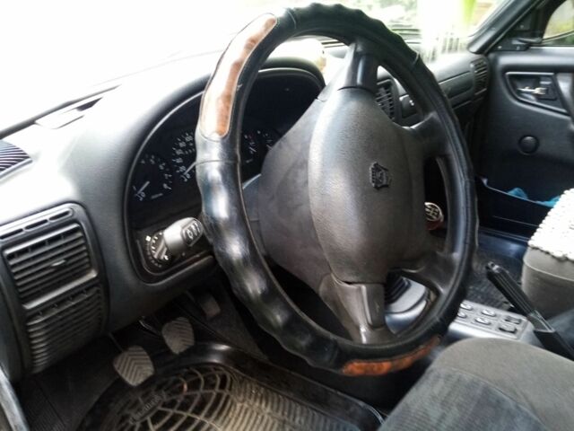 Зеленый ГАЗ 3110 Волга, объемом двигателя 2.8 л и пробегом 33 тыс. км за 5000 $, фото 4 на Automoto.ua