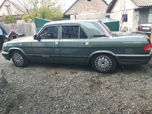 Зелений ГАЗ 3110 Волга, об'ємом двигуна 2.5 л та пробігом 84 тис. км за 2500 $, фото 2 на Automoto.ua