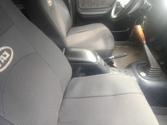 Белый ГАЗ 31105 Волга, объемом двигателя 2.3 л и пробегом 76 тыс. км за 2000 $, фото 3 на Automoto.ua