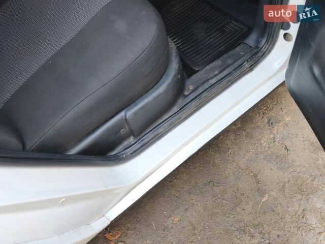 Білий ГАЗ 31105 Волга, об'ємом двигуна 2.3 л та пробігом 142 тис. км за 1350 $, фото 10 на Automoto.ua