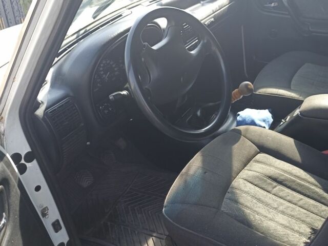 Белый ГАЗ 31105 Волга, объемом двигателя 2.3 л и пробегом 120 тыс. км за 850 $, фото 6 на Automoto.ua