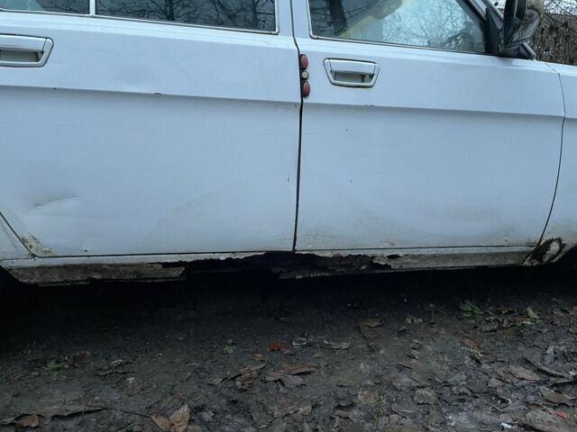 Белый ГАЗ 31105 Волга, объемом двигателя 2.3 л и пробегом 200 тыс. км за 600 $, фото 3 на Automoto.ua