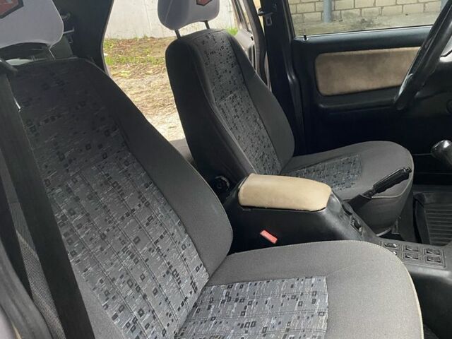 Бежевый ГАЗ 31105 Волга, объемом двигателя 2.3 л и пробегом 275 тыс. км за 2000 $, фото 7 на Automoto.ua