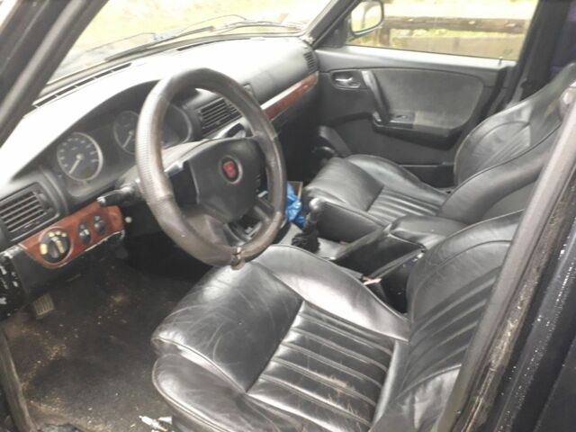 Чорний ГАЗ 31105 Волга, об'ємом двигуна 2.4 л та пробігом 150 тис. км за 947 $, фото 2 на Automoto.ua