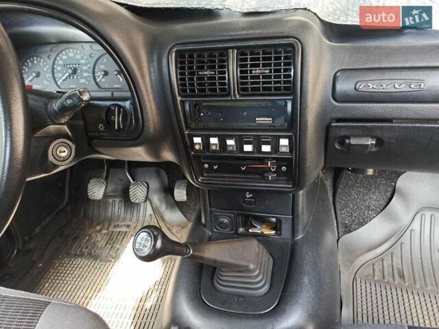 Черный ГАЗ 31105 Волга, объемом двигателя 2.43 л и пробегом 243 тыс. км за 1067 $, фото 9 на Automoto.ua