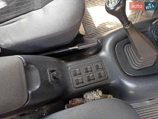 Черный ГАЗ 31105 Волга, объемом двигателя 2.43 л и пробегом 243 тыс. км за 1067 $, фото 7 на Automoto.ua