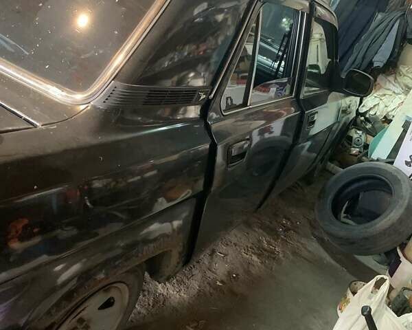 Чорний ГАЗ 31105 Волга, об'ємом двигуна 2.3 л та пробігом 300 тис. км за 1400 $, фото 6 на Automoto.ua