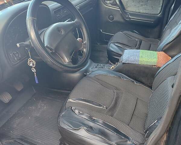 Чорний ГАЗ 31105 Волга, об'ємом двигуна 2.29 л та пробігом 378 тис. км за 2300 $, фото 2 на Automoto.ua