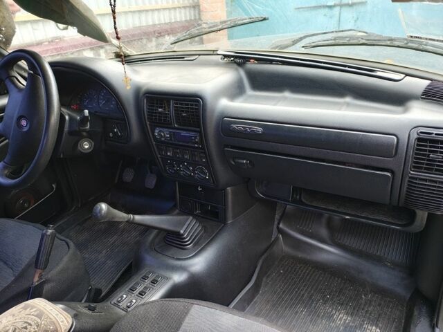 Черный ГАЗ 31105 Волга, объемом двигателя 2.4 л и пробегом 62 тыс. км за 2140 $, фото 5 на Automoto.ua