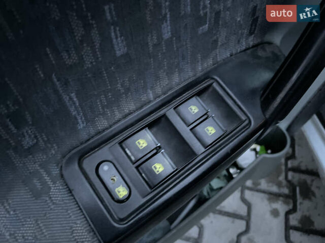 ГАЗ 31105 Волга, объемом двигателя 2.3 л и пробегом 188 тыс. км за 1700 $, фото 14 на Automoto.ua