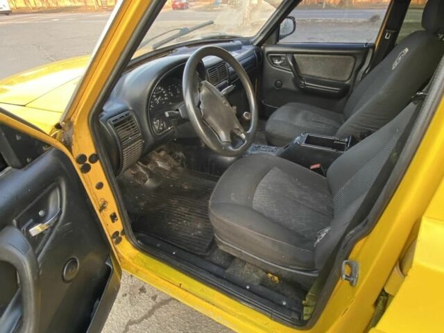 Жовтий ГАЗ 31105 Волга, об'ємом двигуна 2.3 л та пробігом 185 тис. км за 850 $, фото 5 на Automoto.ua
