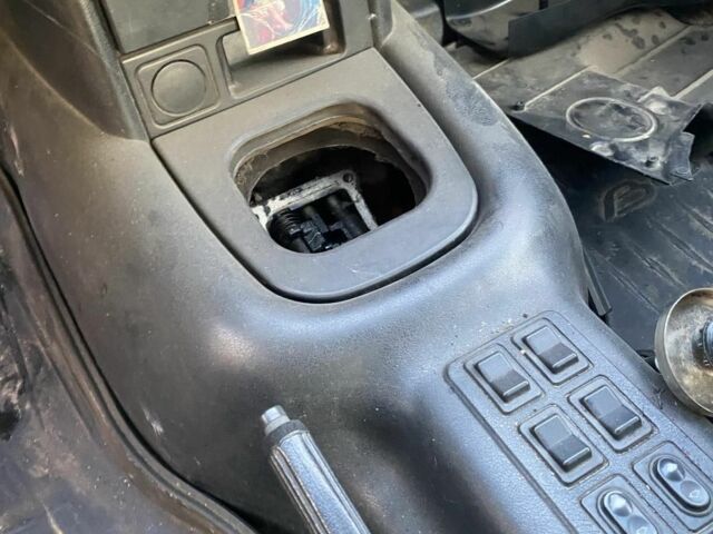 Серый ГАЗ 31105 Волга, объемом двигателя 0 л и пробегом 199 тыс. км за 477 $, фото 5 на Automoto.ua