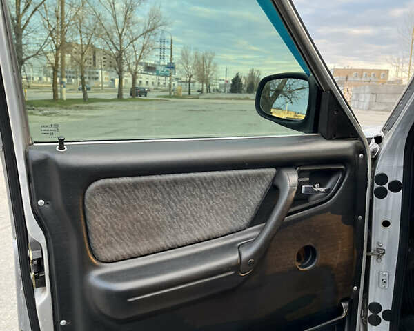 Серый ГАЗ 31105 Волга, объемом двигателя 2.3 л и пробегом 359 тыс. км за 3300 $, фото 11 на Automoto.ua