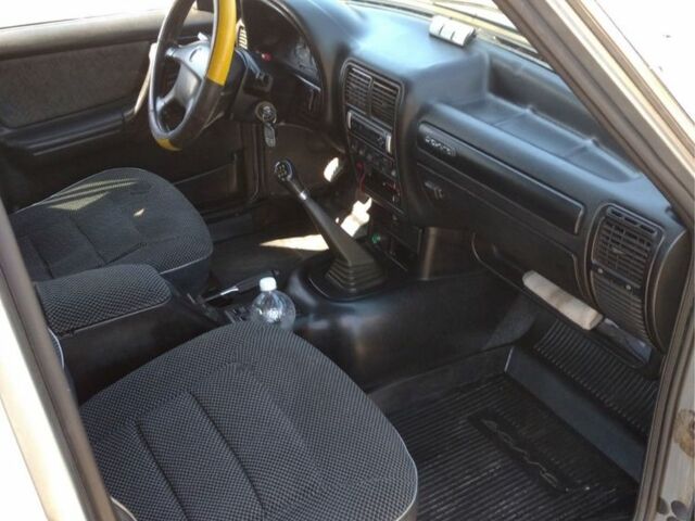 Серый ГАЗ 31105 Волга, объемом двигателя 2.3 л и пробегом 130 тыс. км за 2152 $, фото 3 на Automoto.ua