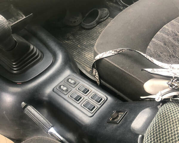 Сірий ГАЗ 31105 Волга, об'ємом двигуна 2.5 л та пробігом 210 тис. км за 1300 $, фото 11 на Automoto.ua