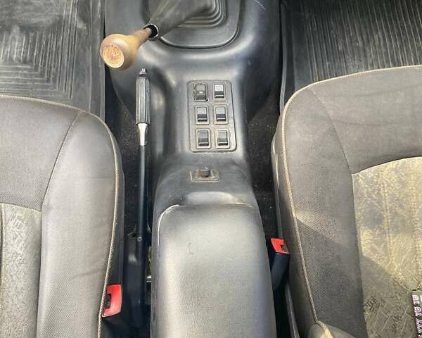 Сірий ГАЗ 31105 Волга, об'ємом двигуна 2.3 л та пробігом 440 тис. км за 990 $, фото 21 на Automoto.ua