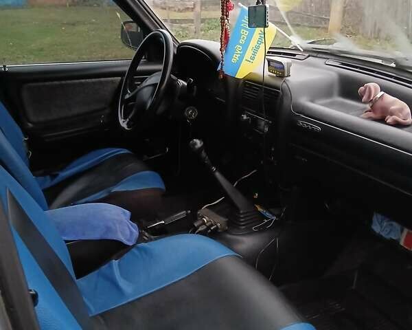 Серый ГАЗ 31105 Волга, объемом двигателя 2.3 л и пробегом 248 тыс. км за 1781 $, фото 3 на Automoto.ua